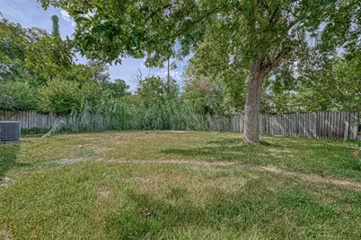 5431 Willow Glen Drive, Houston, TX 77033 - Photo 19
