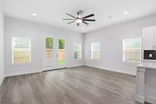 727 S Victory Dr, Houston, TX 77088 - Photo 7