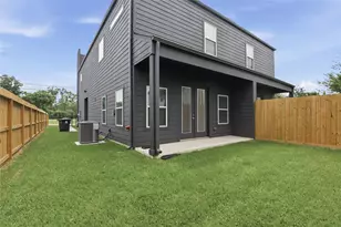 727 S Victory Dr, Houston, TX 77088 - Photo 31