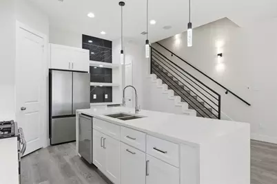727 S Victory Drive #B, Houston, TX 77088 - Photo 9