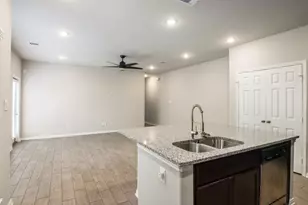 517 N 6th St, La Porte, TX 77571 - Photo 5