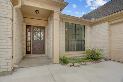 307 E Sutton Square, Stafford, TX 77477 - Photo 5