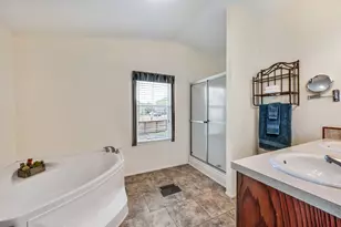412 Leaning Oak Ln, Somerville, TX 77879 - Photo 17