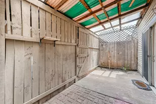 10188 Beekman Pl Dr, Houston, TX 77043 - Photo 25