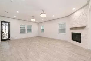 126 Comal Dr, Baytown, TX 77523 - Photo 7