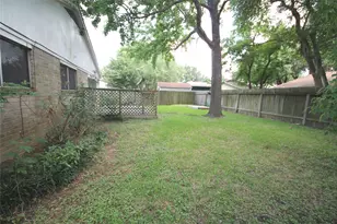 1106 Ravenscourt Dr, Sugar Land, TX 77498 - Photo 17