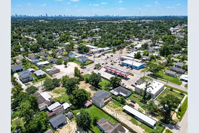 611 E Crosstimbers Street, Houston, TX 77022 - Photo 7