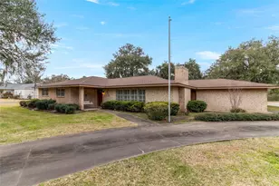 102 Paradise Valley Dr, West Columbia, TX 77486 - Photo 1