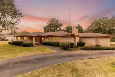 102 Paradise Valley Drive, West Columbia, TX 77486 - Photo 1