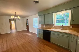 1801 Beazley St, Brenham, TX 77833 - Photo 9