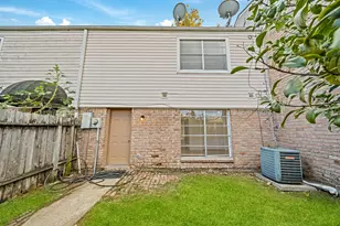 8726 Wilcrest Dr, Houston, TX 77099 - Photo 29