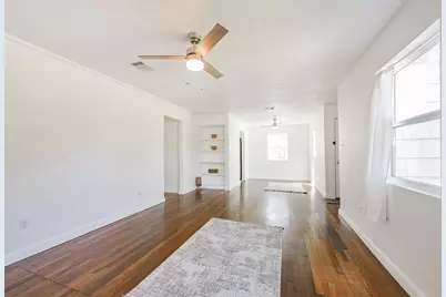 7546 Greendowns Street, Houston, TX 77087 - Photo 9