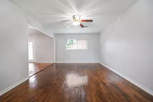 10010 Westview Dr, Houston, TX 77055 - Photo 11