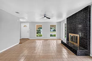 1119 Pinecroft Dr, Sugar Land, TX 77498 - Photo 9