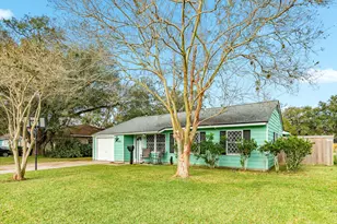 107 Gardenia St, Lake Jackson, TX 77566 - Photo 7