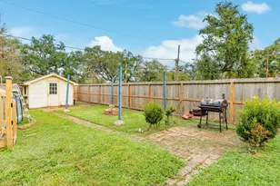 107 Gardenia St, Lake Jackson, TX 77566 - Photo 9