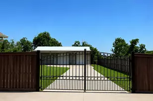 5118 Landon Ln, Baytown, TX 77523 - Photo 5