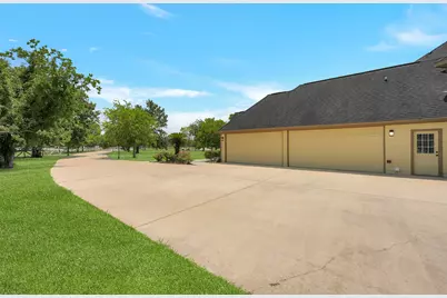 2750 County Road 48, Rosharon, TX 77583 - Photo 37