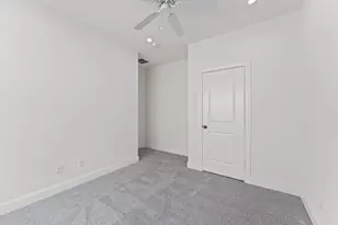 8818 Hollywood Garden Ln, Houston, TX 77080 - Photo 19