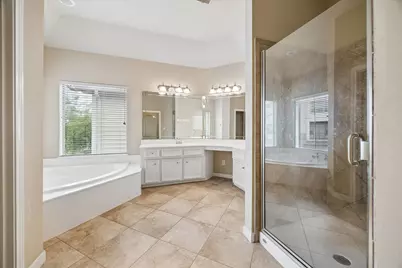 911 Vaulted Oak Street, Houston, TX 77008 - Photo 15