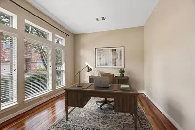 911 Vaulted Oak Street, Houston, TX 77008 - Photo 5