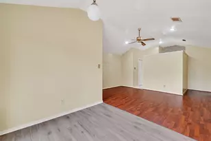 8219 Winding Meadow Ct, Houston, TX 77040 - Photo 31