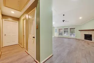 8219 Winding Meadow Ct, Houston, TX 77040 - Photo 5