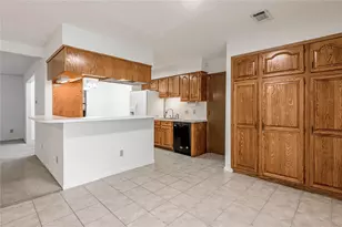 121 Elmwood St, Huntsville, TX 77320 - Photo 13