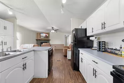 2592 County Rd 152, Bedias, TX 77381 - Photo 7