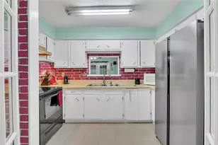12402 Gotham Dr, Houston, TX 77089 - Photo 9