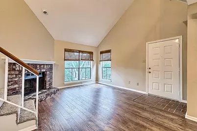 3130 Walnut Bend Lane #402, Houston, TX 77042 - Photo 3
