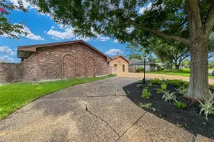 4208 Pine Shadows St, Dickinson, TX 77539 - Photo 3