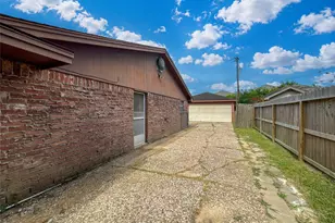 4208 Pine Shadows St, Dickinson, TX 77539 - Photo 39