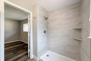 4208 Pine Shadows St, Dickinson, TX 77539 - Photo 13