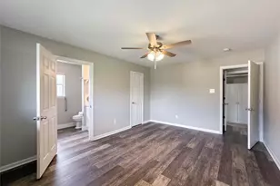 4208 Pine Shadows St, Dickinson, TX 77539 - Photo 11