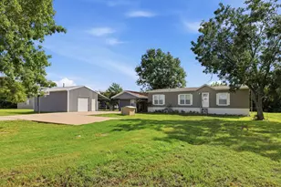 2422 Minks Rd, Wallis, TX 77485 - Photo 3