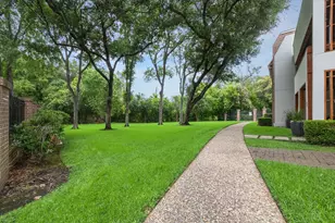 7922 Woodway Dr, Houston, TX 77063 - Photo 31