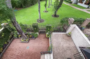 7922 Woodway Dr, Houston, TX 77063 - Photo 27