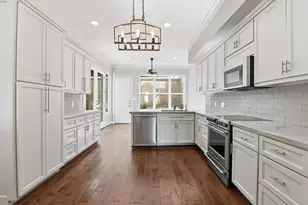 7535 Olympia Dr, Houston, TX 77063 - Photo 9
