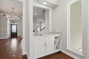 7535 Olympia Dr, Houston, TX 77063 - Photo 11