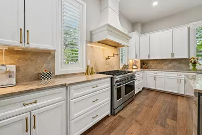 13927 Perthshire Road, Houston, TX 77079 - Photo 13