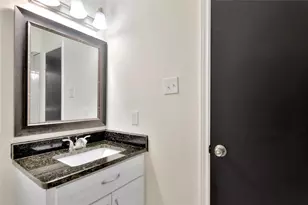 9010 Freeland St, Houston, TX 77075 - Photo 17