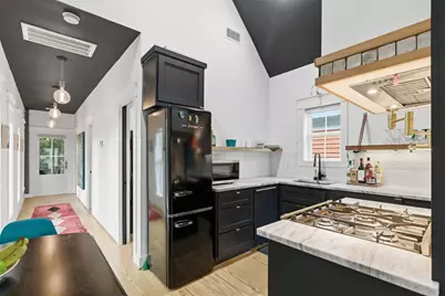 3109 Avenue M 1/2, Galveston, TX 77550 - Photo 11