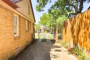 2222 Carnes St, Dallas, TX 75208 - Photo 3