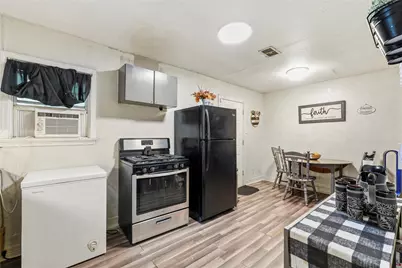 910 W 6th Street, Freeport, TX 77541 - Photo 9