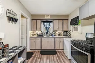 910 W 6th St, Freeport, TX 77541 - Photo 7