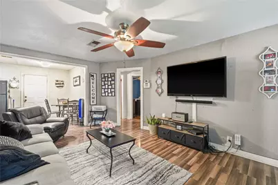 910 W 6th Street, Freeport, TX 77541 - Photo 3