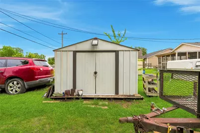 910 W 6th Street, Freeport, TX 77541 - Photo 25