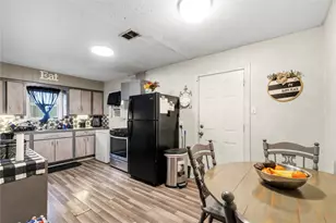 910 W 6th St, Freeport, TX 77541 - Photo 11