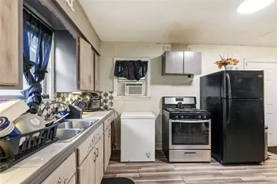 910 W 6th Street, Freeport, TX 77541 - Photo 9